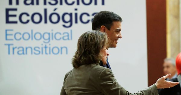 Foto: El presidente del Gobierno, Pedro Sánchez, y la ministra para la Transición Ecológica, Teresa Ribera, en la reunión de alto nivel sobre cambio climático y transición ecológica organizada en Madrid. (EFE)