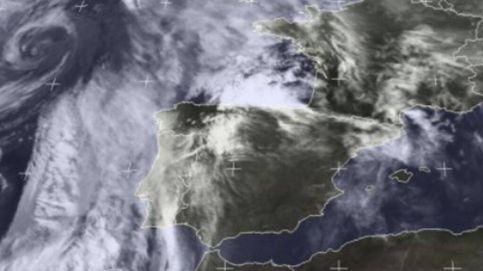 Noticia de La Aemet avisa a España: estas serán las zonas afectadas por las 'lluvias de sangre' y calor de verano
