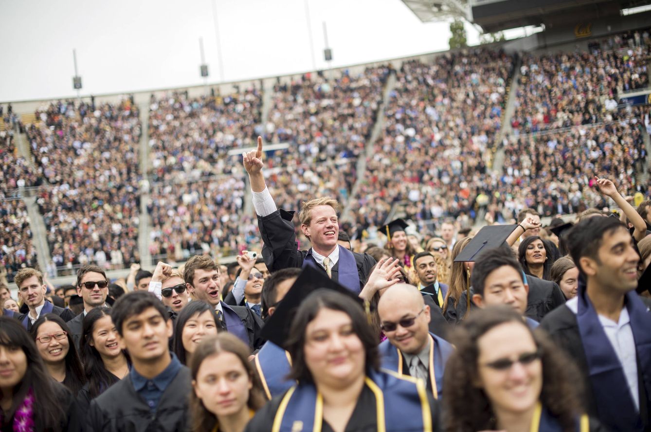 Graduados en la Universidad de California, Berkeley (Reuters).