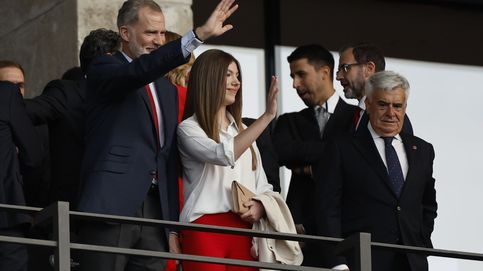 Todo al rojo: el look de la infanta Sofía para apoyar a la selección española