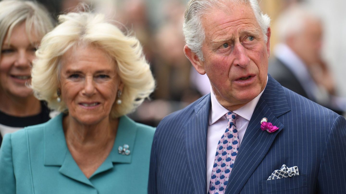 El príncipe Carlos de Inglaterra y su esposa Camilla. (EFE)