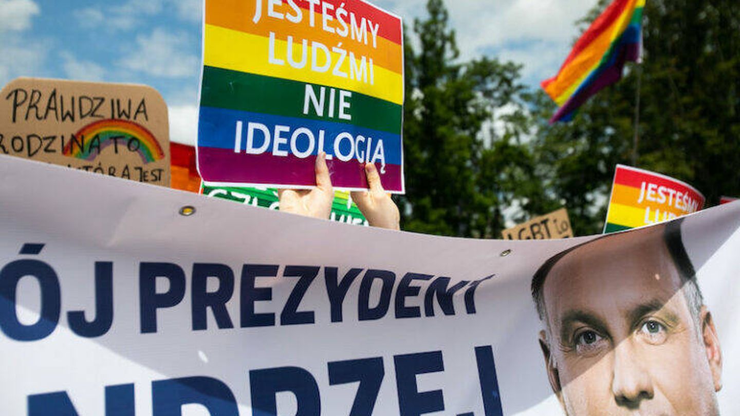 'Somos personas, no una ideología'. Protesta contra el presidente Andrzej Duda en 2020 en Lublin. Foto: Agencja Wyborcza.