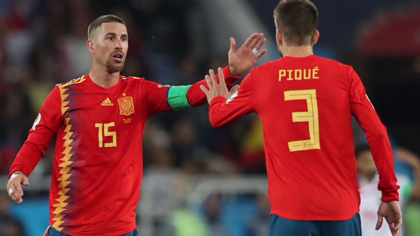 Sergio Ramos y Piqué, pareja de centrales de la Selección española. (EFE)