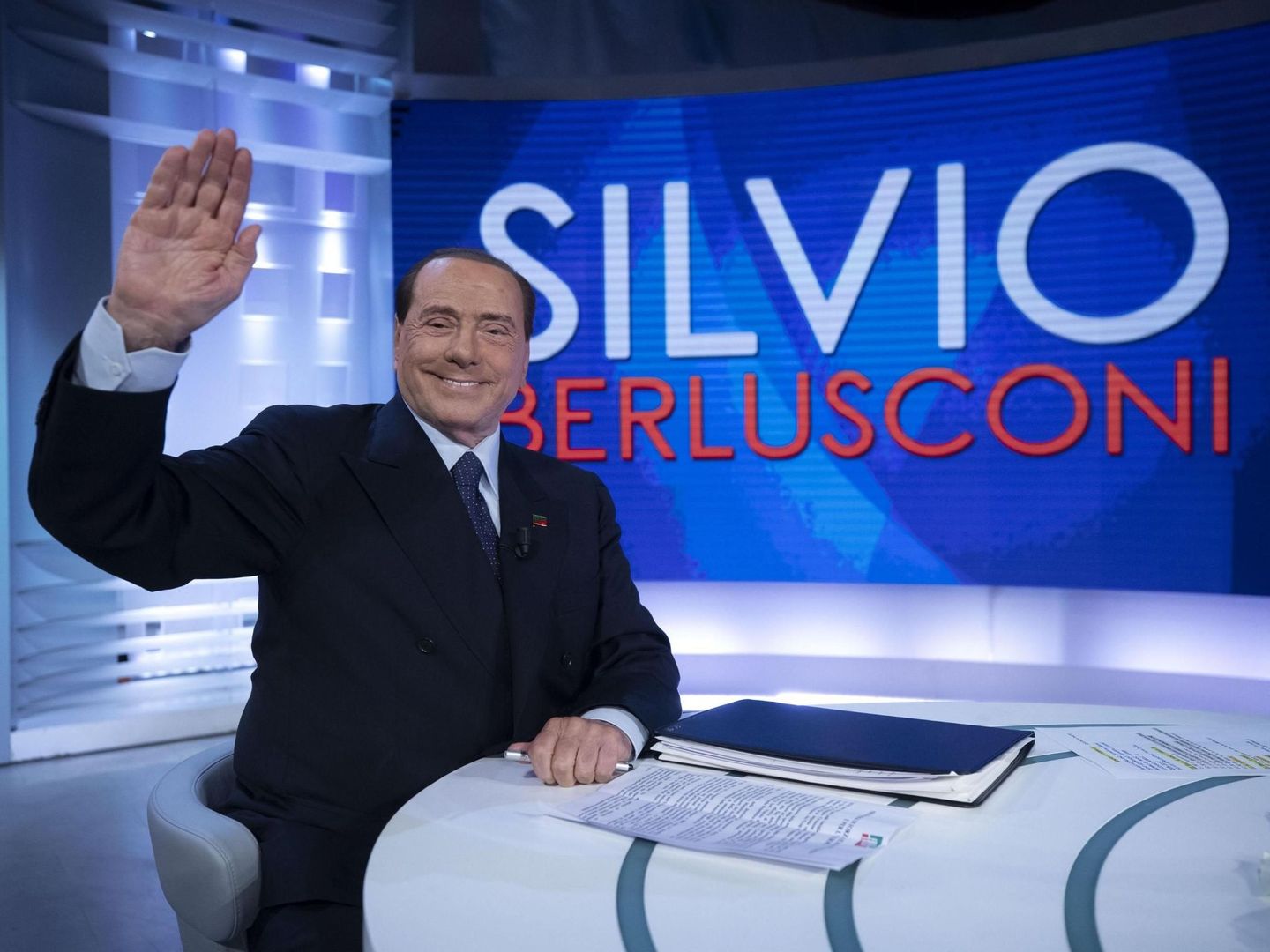 El libro narra también la amistad entre Durán y Silvio Berlusconi. (EFE)
