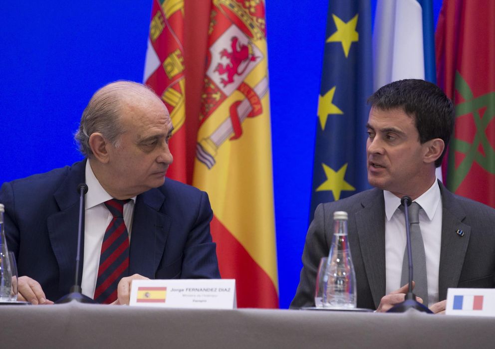 Foto: El ministro del Interior español, Jorge Fernández Díaz (izq), conversa con su homólogo francés, Manuel Valls. (EFE)
