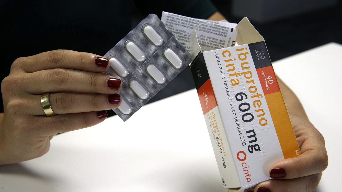 Foto: El Ministerio de Sanidad español advirtió del riesgo cardiovascular que conlleva tomar dosis altas de ibuprofeno.(EFE)