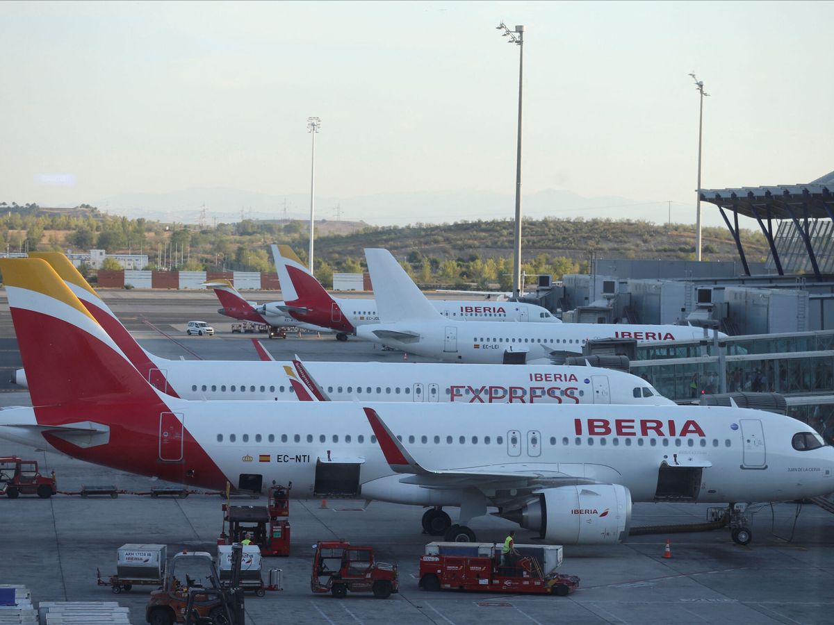 Foto: Aviones de Iberia Express en el aeropuerto Adolfo Suárez Madrid-Barajas. (Reuters/Isabel Infantes)