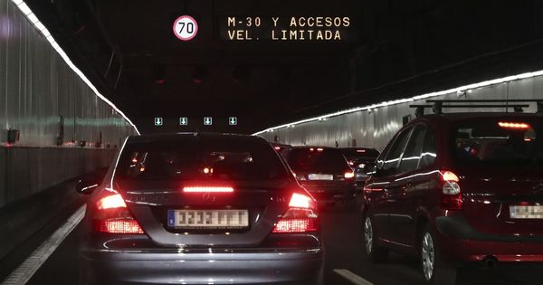 Foto: Limitación de velocidad el viernes por la noche. (EFE)