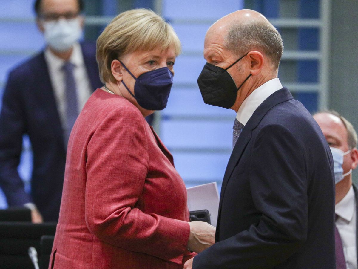 Foto: La canciller alemana, Angela Merkel, y el candidato socialdemócrata, Olaf Szcholz. (EFE)