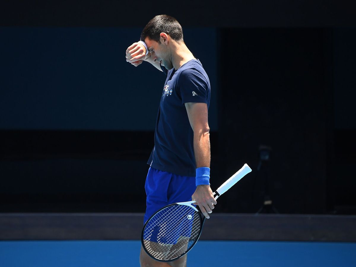 Foto: Djokovic, entrenando en Melbourne. (EFE/EPA/James Ross)