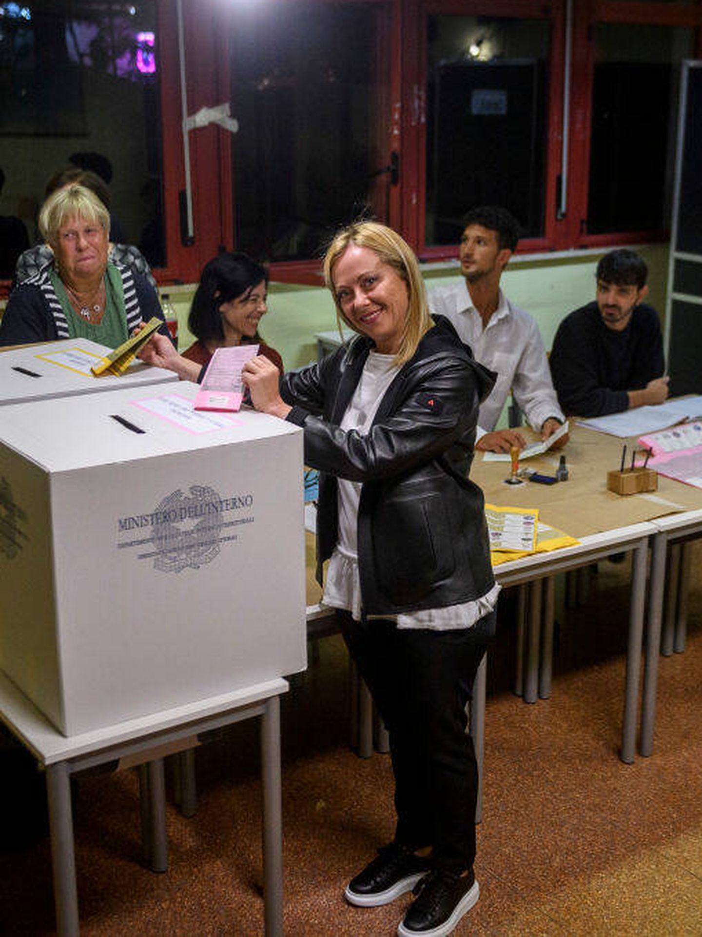 Giorgia Meloni acude a votar en las elecciones italianas. (Getty)