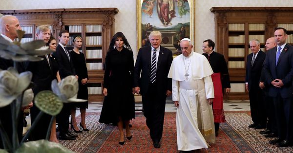 Foto: El Papa Francisco recibe a Donald Trump y su esposa Melania en audiencia privada, el 24 de mayo de 2017. (Reuters)