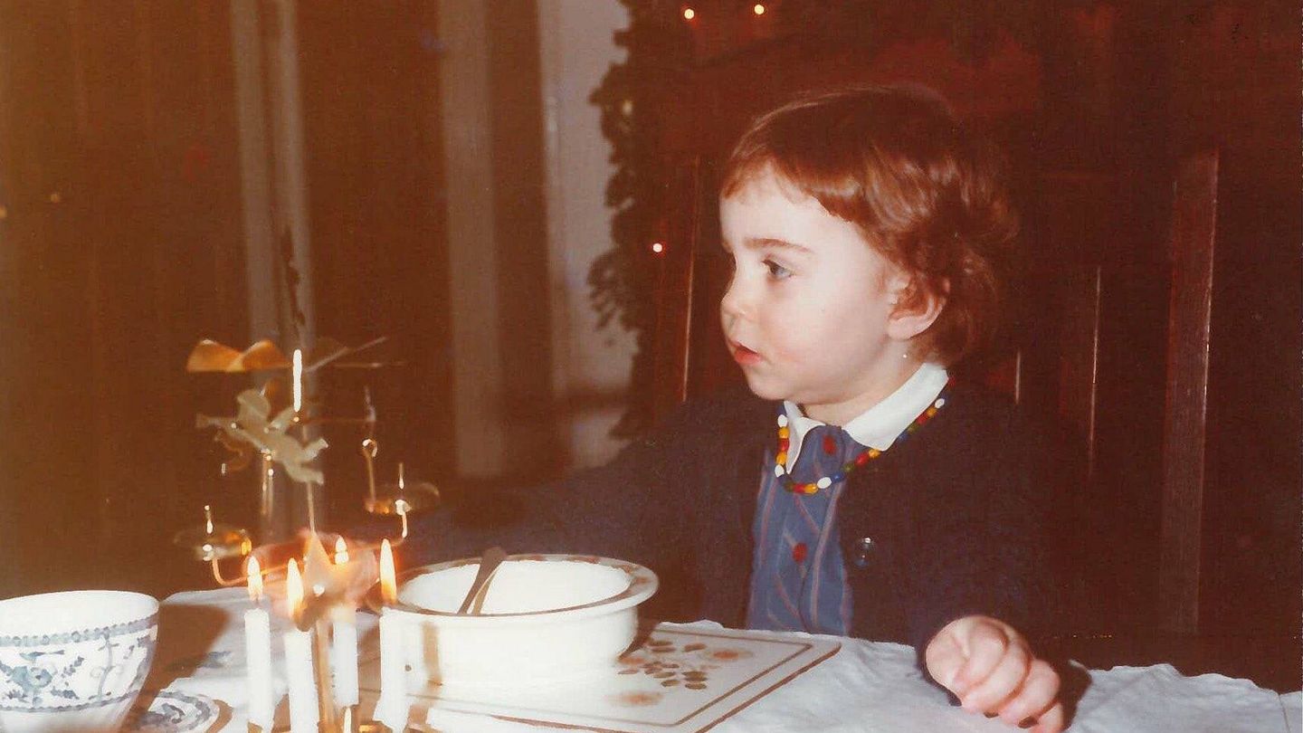 Kate Middleton de niña, en una fotografía tomada en las Navidades de 1983 por sus padres. (Palacio de Kensington)