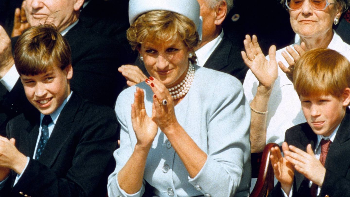 La princesa Diana, con Guillermo y Harry de pequeños. (Cordon Press)
