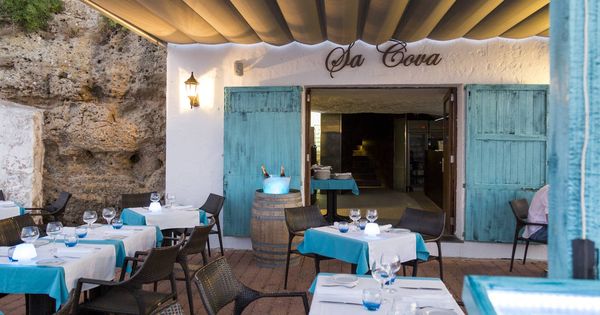 Foto: Sa Cova, un restaurante menorquín vestido de azul.