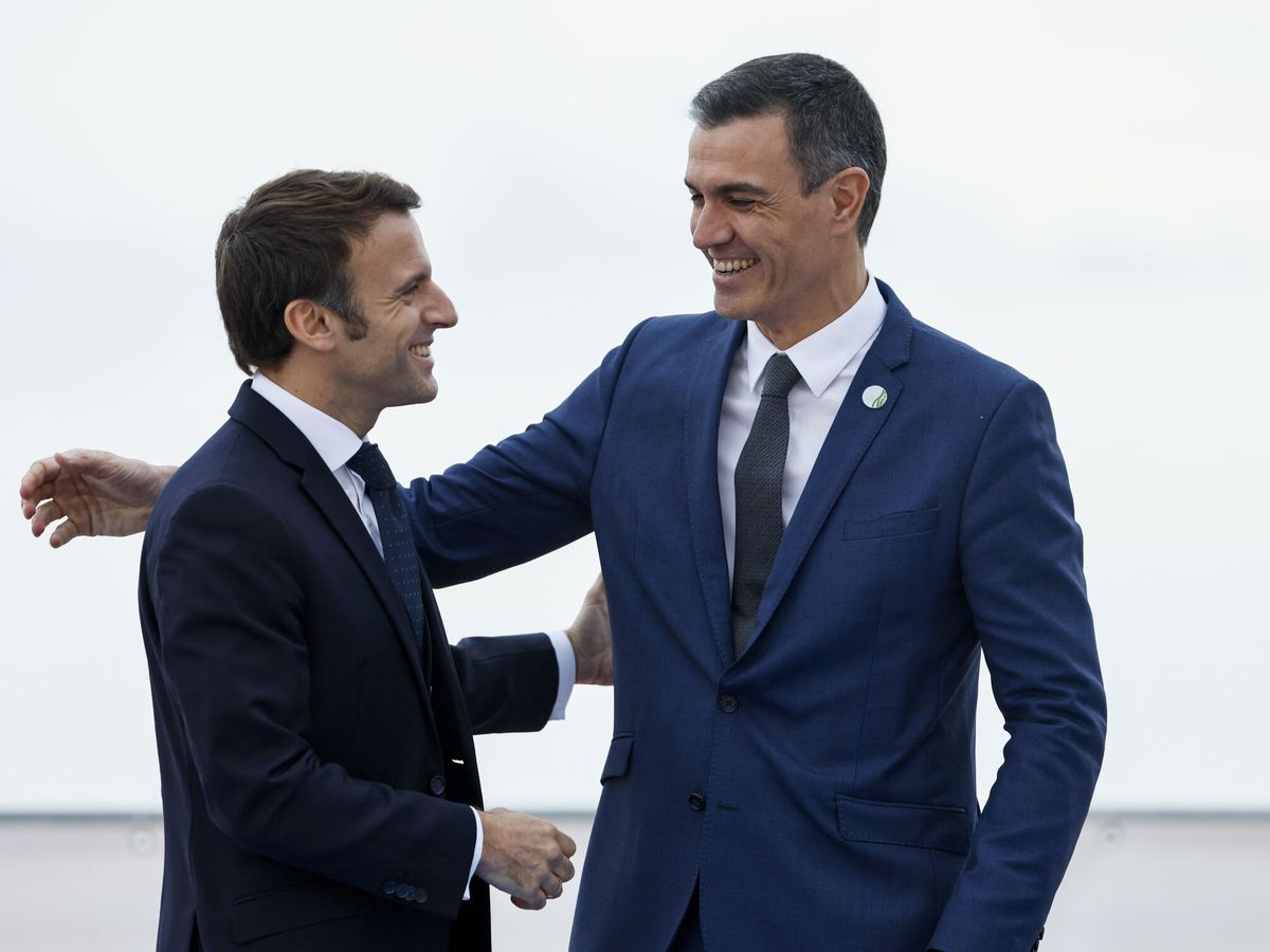 Foto: Emmanuel Macron y Pedro Sánchez, el viernes pasado en Alicante. (EFE)