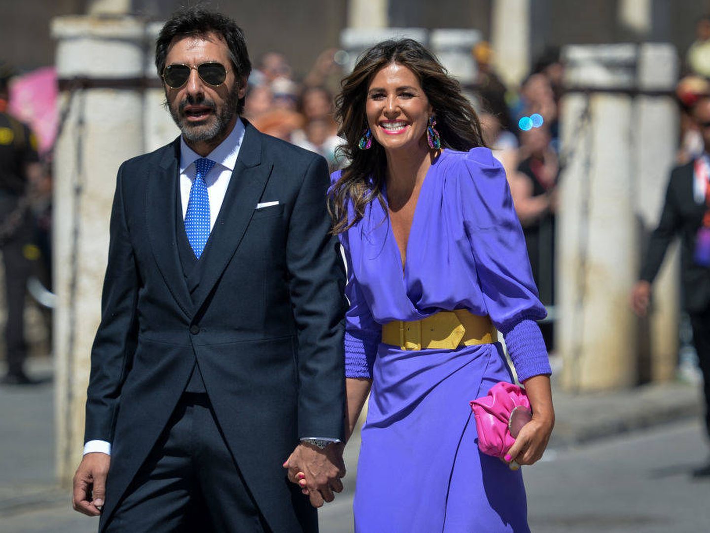 Nuria Roca y su marido en la boda de Pilar Rubio y Sergio Ramos. (Getty)