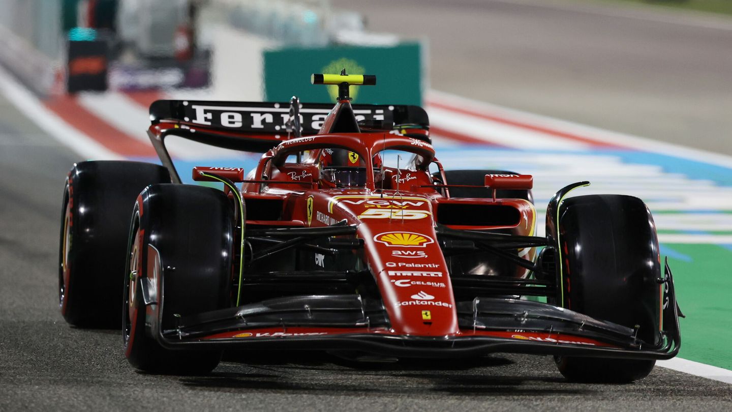 Carlos Sainz arranca la que será su última temporada en la escudería Ferrari. (EFE/ALI HAIDER)