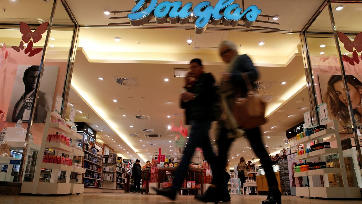 CVC ultima la salida a bolsa de la cadena de perfumerías Douglas por 1.100 millones