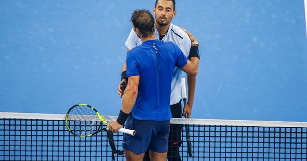 Foto: Rafa Nadal y Kyrgios se saludan tras la final del Open de China en 2017. (EFE)