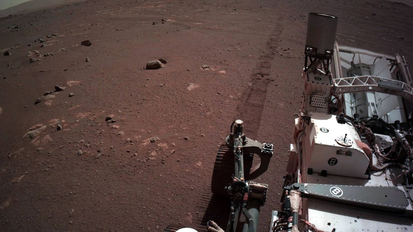 Foto: El 'rover' Perseverance moviéndose por Marte por primera vez. (NASA)