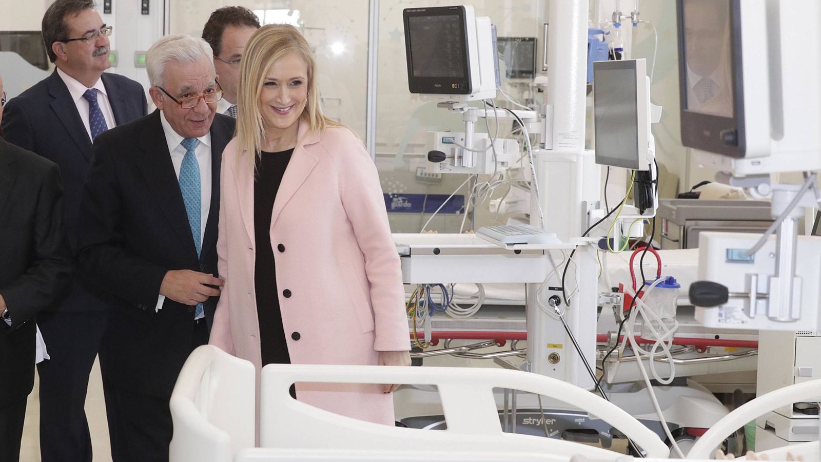Foto: La presidenta Cristina Cifuentes, en una reciente visita al hospital Niño Jesús. (Foto: Comunidad de Madrid)