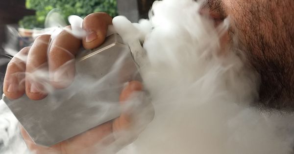 Foto: ¿Son peligrosos los cigarros electrónicos? 14 jóvenes hospitalizados por vapear en EEUU (EFE)