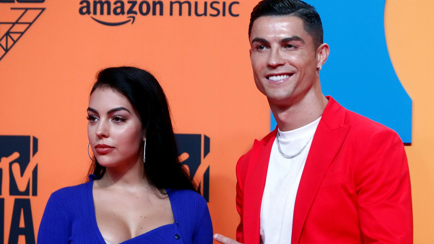 Georgina Rodríguez y Cristiano Ronaldo en los MTV Awards de 2019.(Reuters)