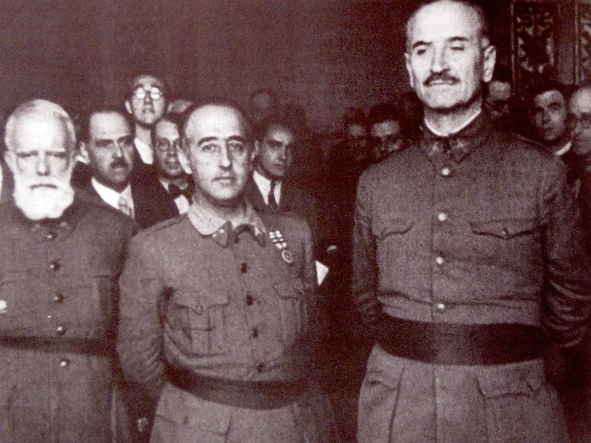 Foto: De izquierda a derecha: Miguel Cabanellas, Franco y Queipo de Llano, durante la Guerra Civil. (Cordon Press)