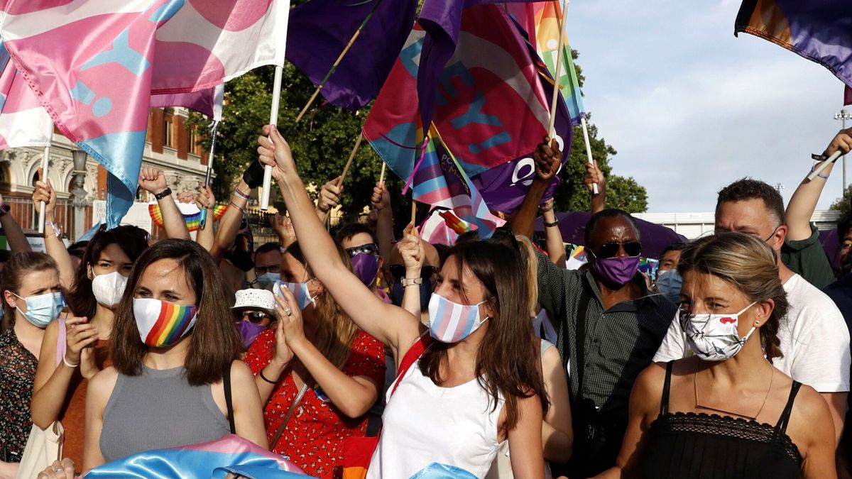 Montero saca pecho sobre la ley trans y las asociaciones exigen que sea más ambiciosa