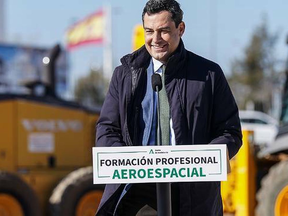 Foto: Juanma Moreno pone la primera piedra del nuevo centro de FP aeroespacial.