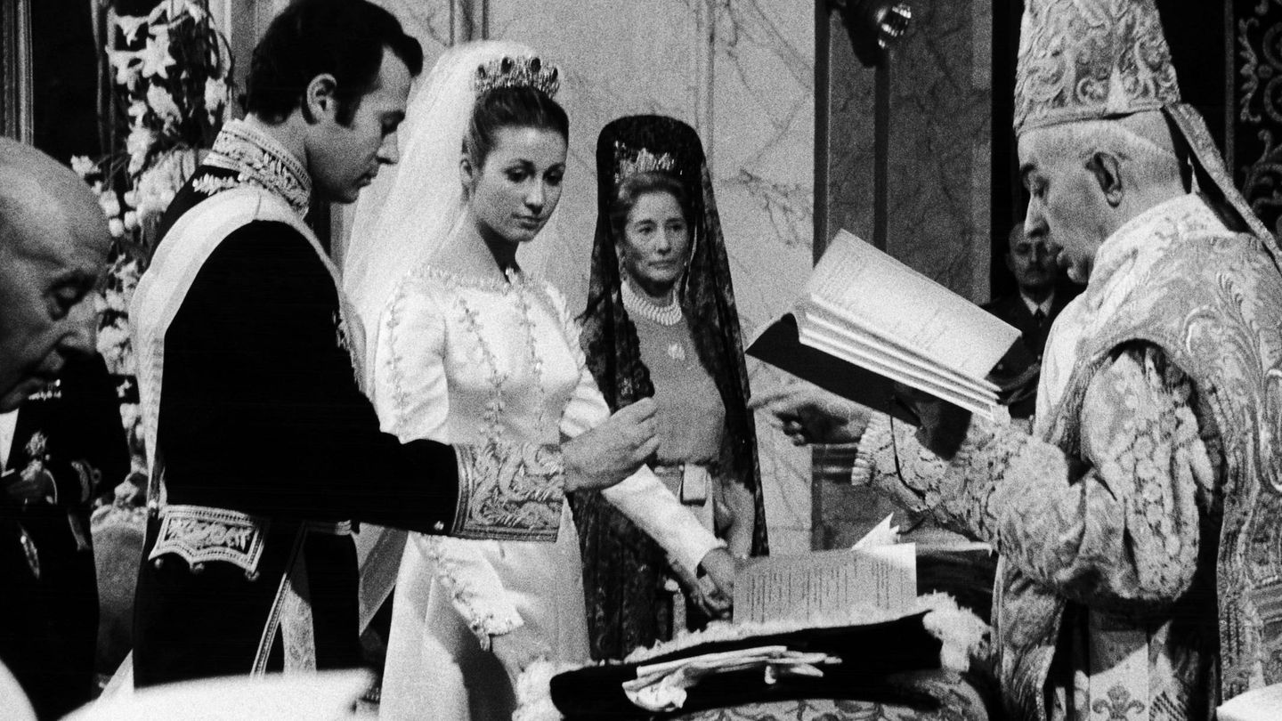 Alfonso de Borbón y Carmen Martínez-Bordiú, en su boda. (Getty)