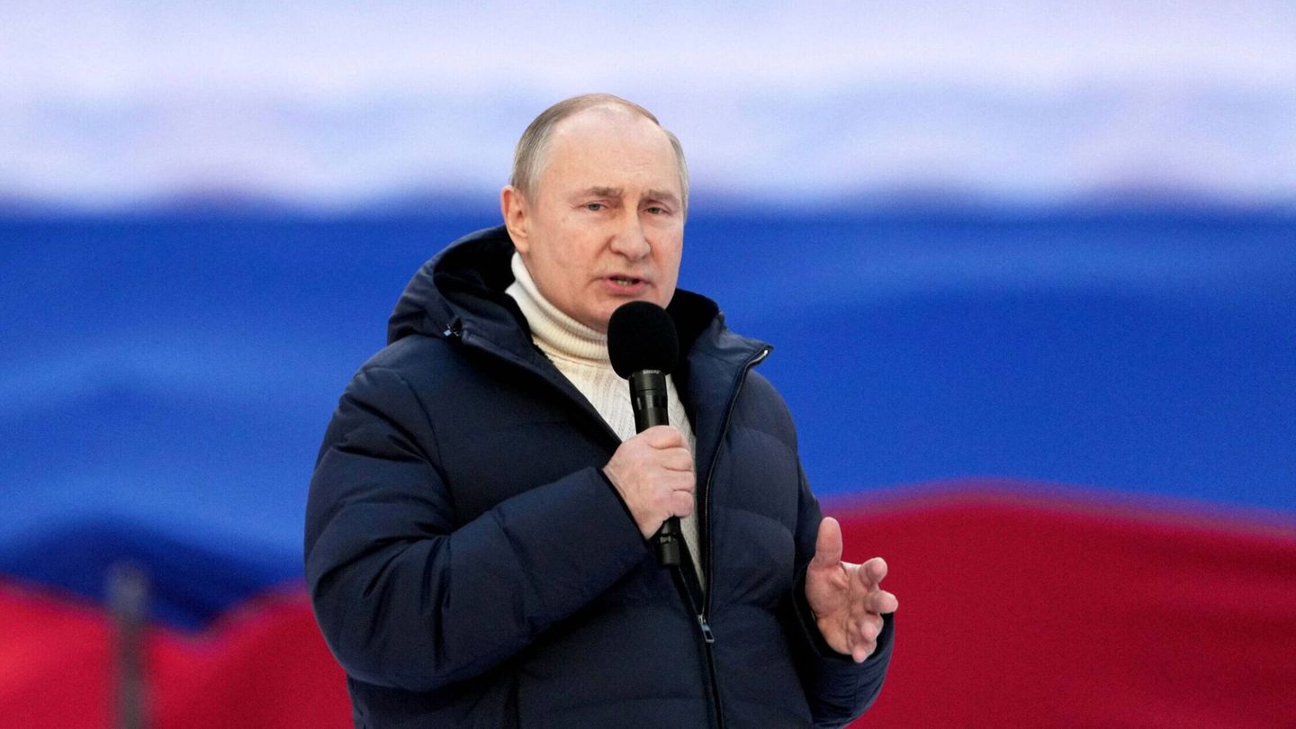 Putin, vestido de Loro Piana. (Reuters/Alexander Vilf)