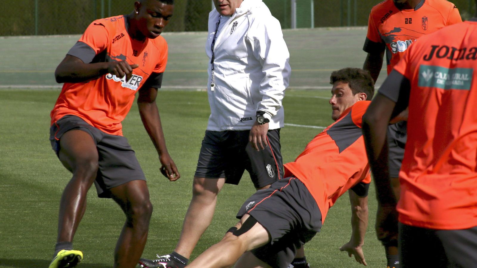 Foto: José Ramón Sandoval en un entrenamiento con el Granada.