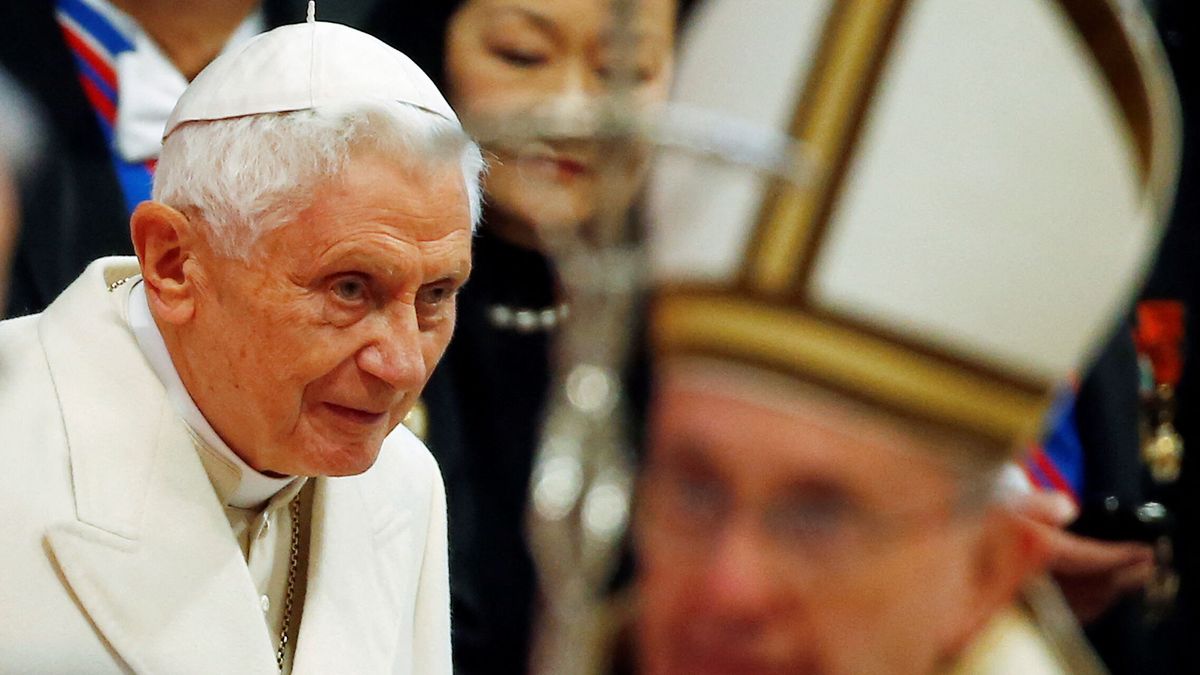 Benedicto XVI está "lúcido", aunque grave: el Vaticano explica que su condición es estable