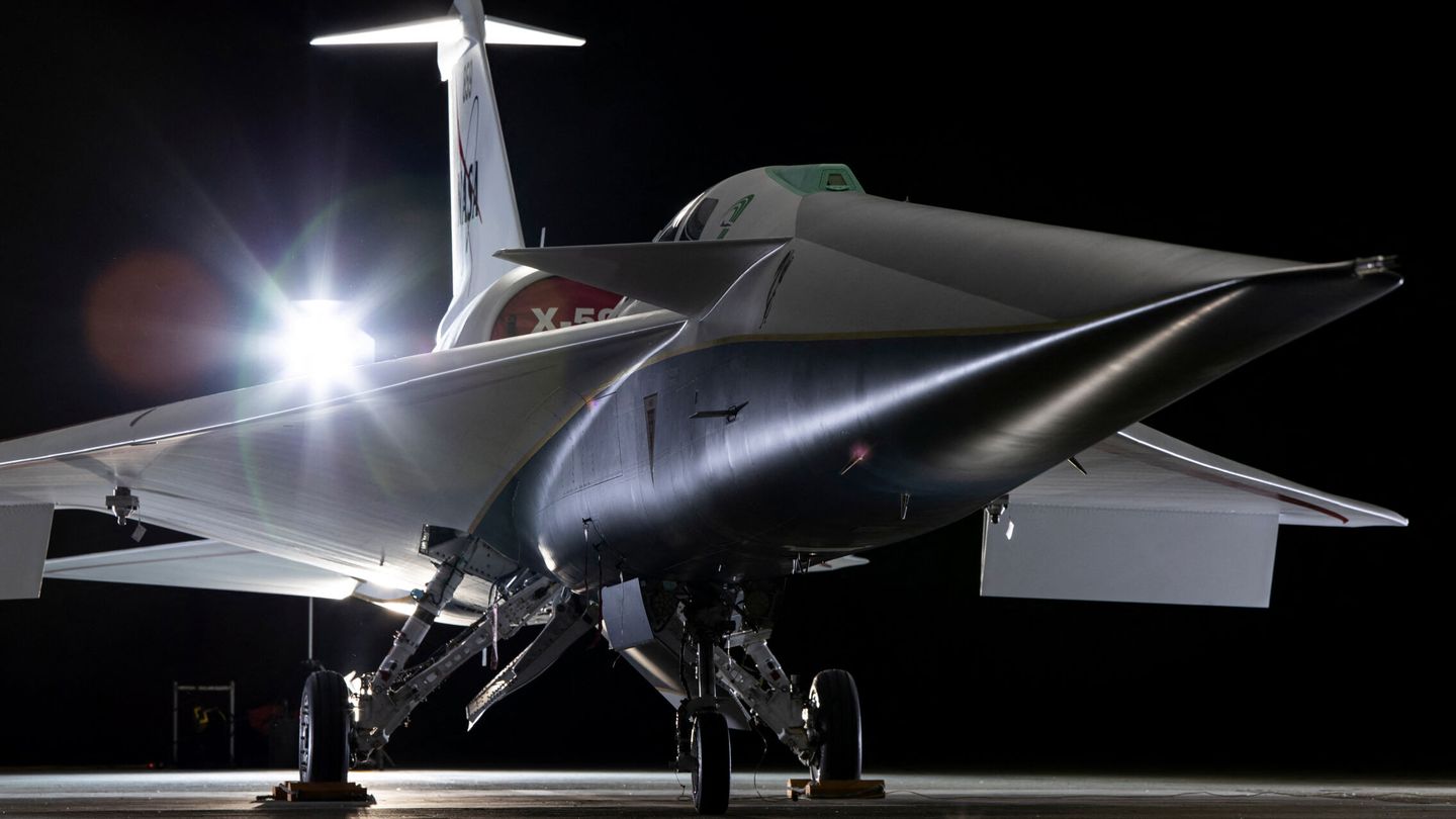 El X-59 en la pista de Lockheed Martin Skunkworks en Palmdale, California. (Lockheed/Martin Garry Tice)