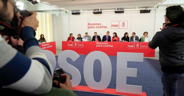 Foto: Pedro Sánchez, durante la reunión de la ejecutiva federal celebrada este 8 de enero en Ferraz. (EFE)