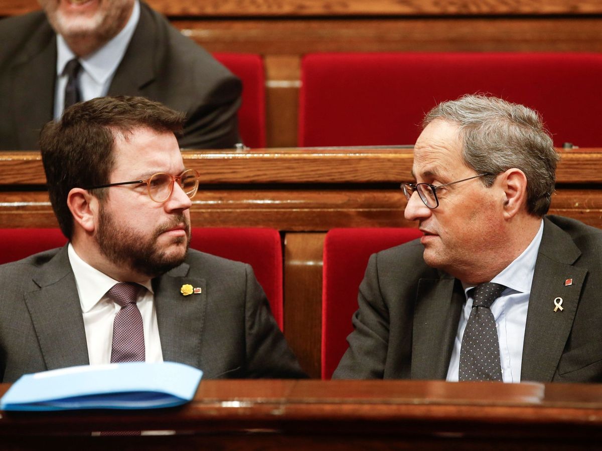 Foto: El presidente de la Generalitat, Quim Torra (d), conversa con el vicepresidente, Pere Aragonés (i). (EFE)