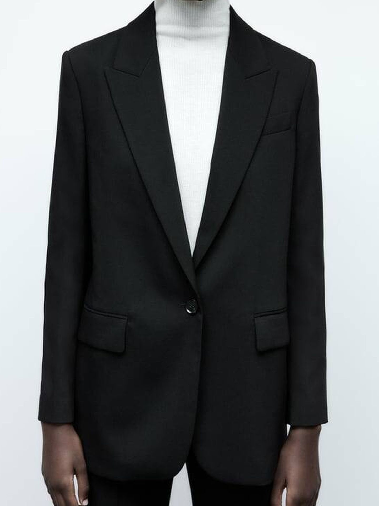 3 imprescindibles muy chic de Zara: chaqueta, bolso y botines. (Cortesía)