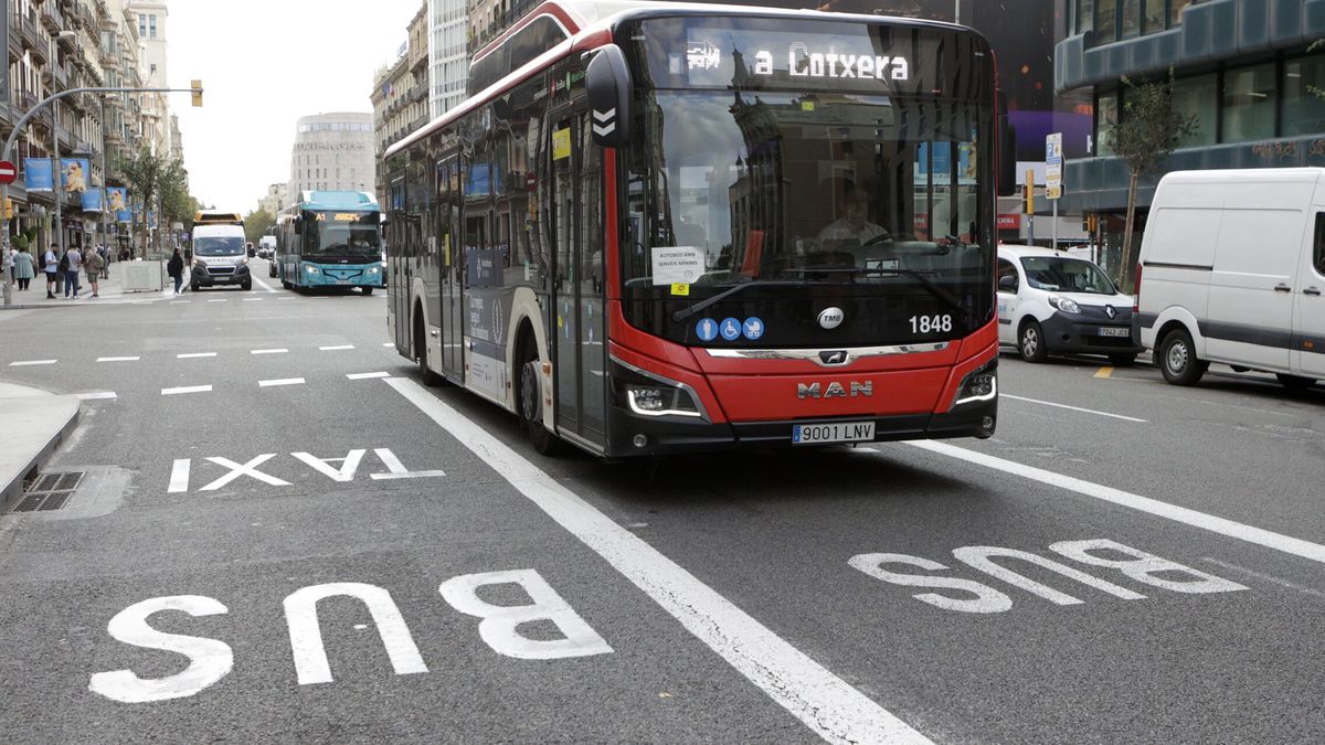 Una conductora de autobús de Barcelona expulsa a un pasajero por comentarios sexistas