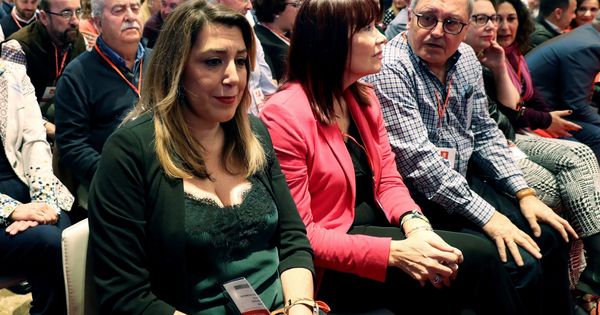 Foto: Susana Díaz, con Micaela Navarro y Juan Cornejo, este 17 de marzo en el comité federal del PSOE. (EFE)