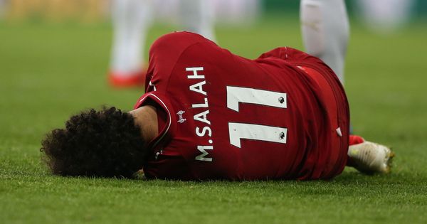 Foto: Mohamed Salah no pudo acabar el partido contra el Newcastle que jugó el Liverpool el pasado sábado. (Reuters)