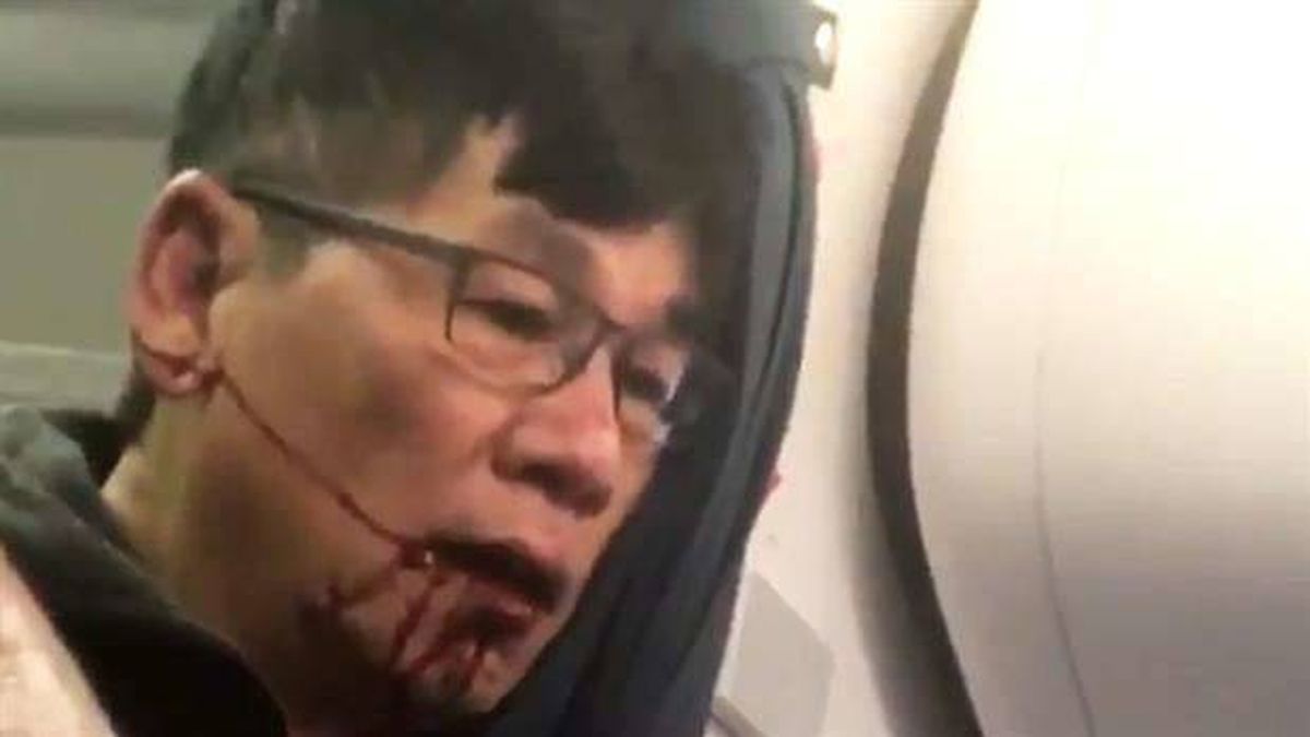 El polémico pasado de David Dao, el médico expulsado por la fuerza en un vuelo de United