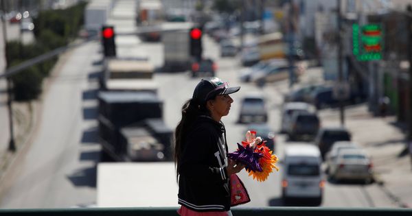Foto: Un hombre camina por las calles de Tijuana, (Reuters) 