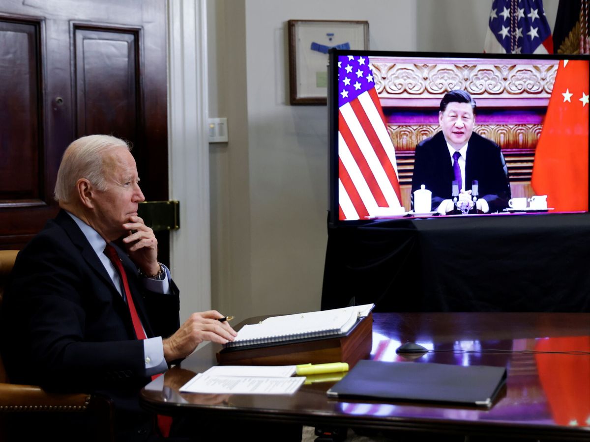 Foto: Reunión virtual entre Xi y Biden. (Reuters/Jonathan Ernst)