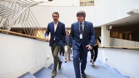 Puigdemont se va de vacaciones y enfría la negociación para investir a Sánchez