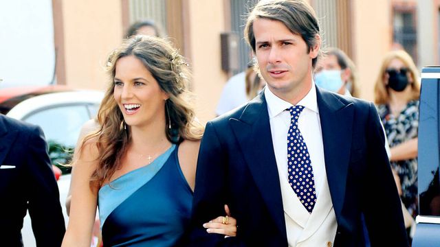 Carla Vega-Penichet y Carlos Cortina, en la boda de Felipe Cortina. (Gtres)