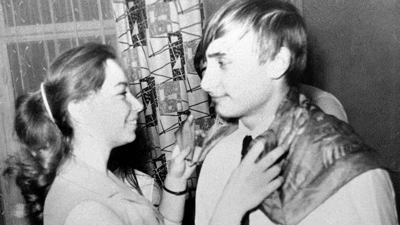 Foto: Putin baila con una compañera de clase durante una fiesta en 1970. (Laski Diffusion)