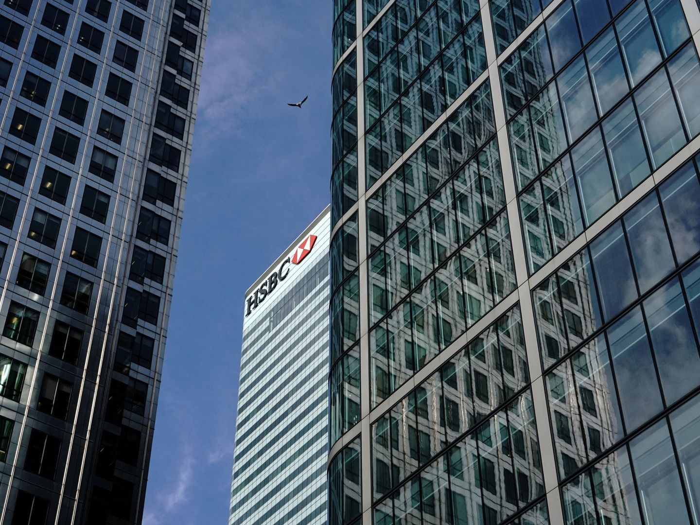 Rascacielos del banco HSBC en el distrito financiero de Canary Wharf en Londres. (Reuters)