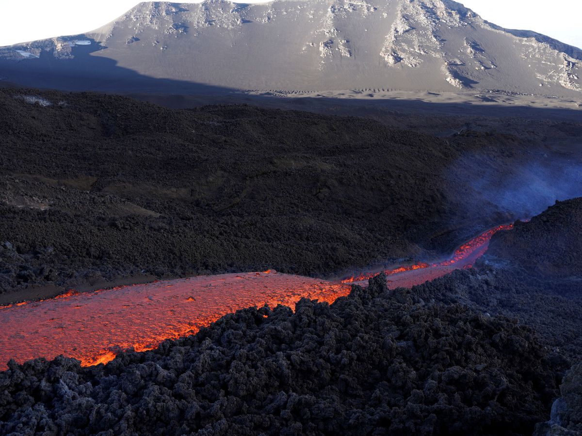 Foto: Lava del volcán Etna en una imagen de archivo. (Reuters/ Antonio Parrinello)